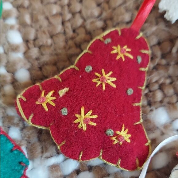 VTG Handmade Felt Embroidered Needlework Christmas Ornaments Lot Of 10 Ornaments - Picture 3 of 13